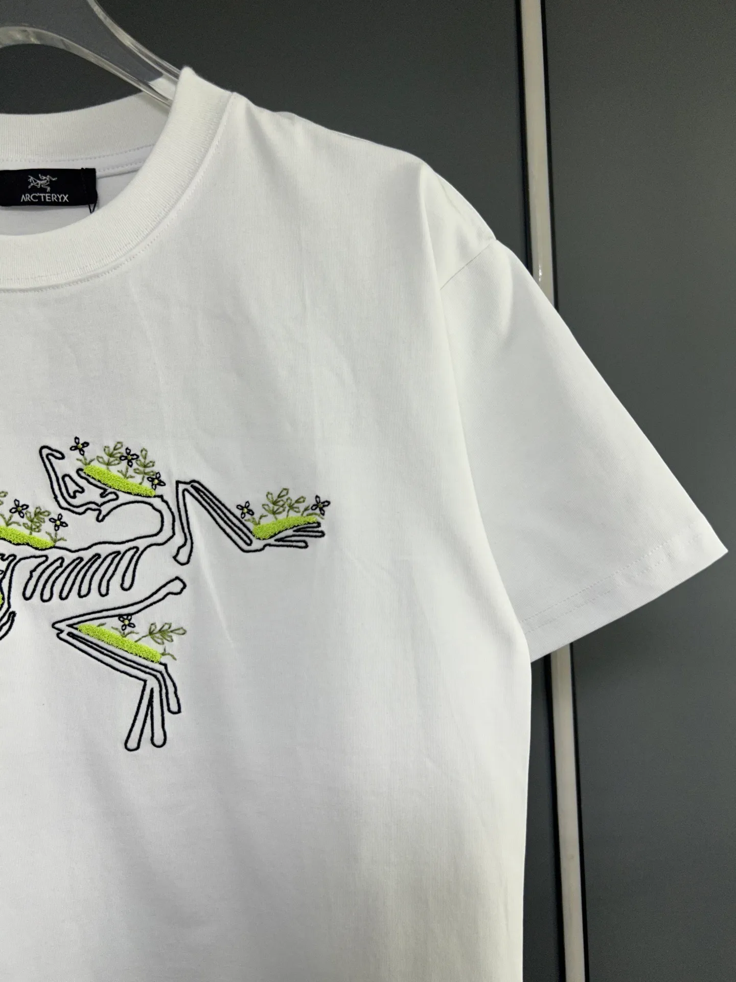 ARC TERYX/ Quality T Classic LOGO Same Style 2026ss Quality Versatile Quality : Black.White Size：S M L XL